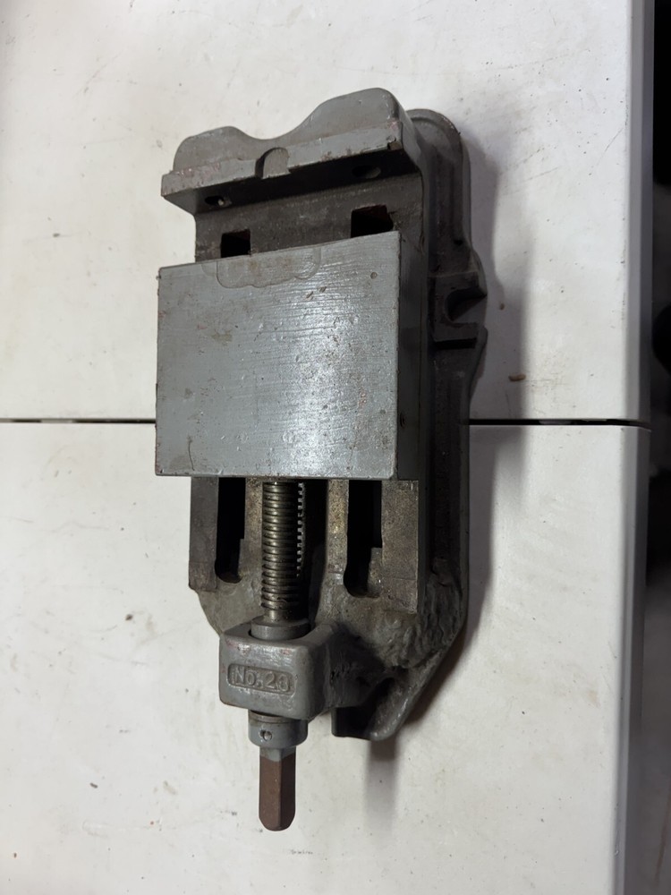 No. 23 5" Throat 6" jaws Machine Machinist Vise