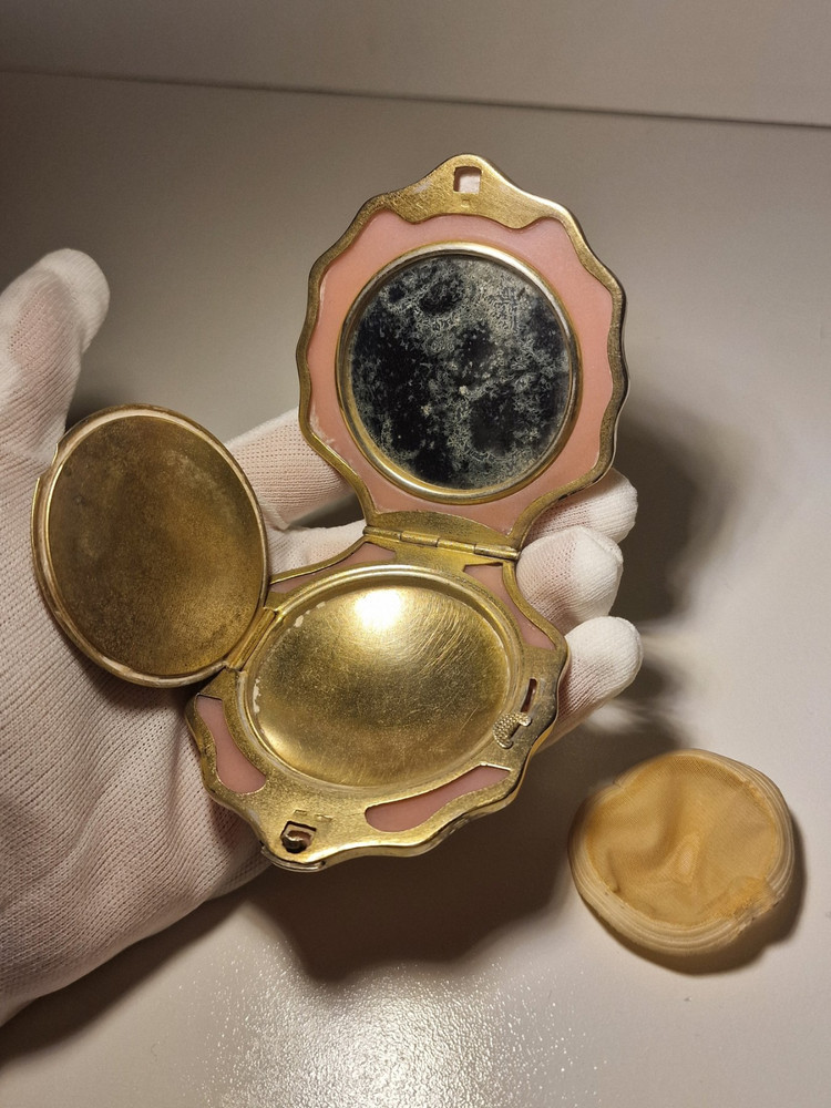 Russian powder box