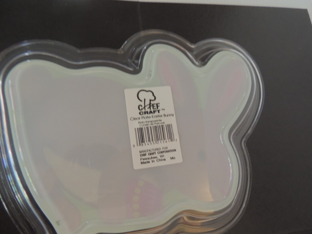 CHEF CRAFT 2 EASTER BUNNY DECORATIVE PLASTIC PLATE NWT BUNNY WITH CARROT