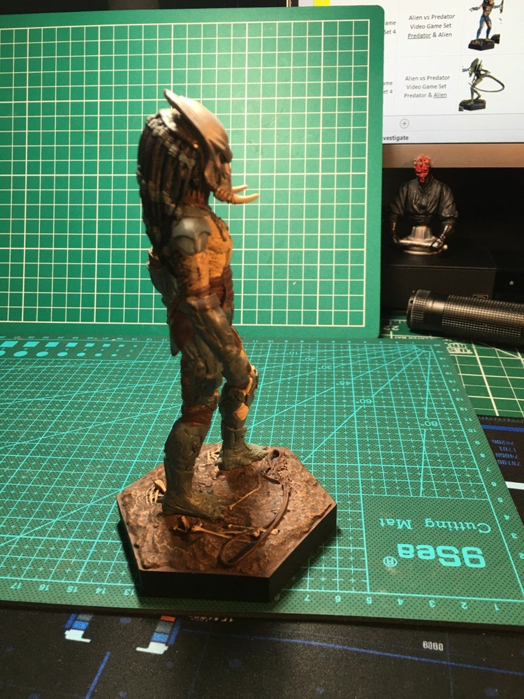 Eaglemoss Aliens #29 "Tracker Alien" opened, displayed, box & leaflet