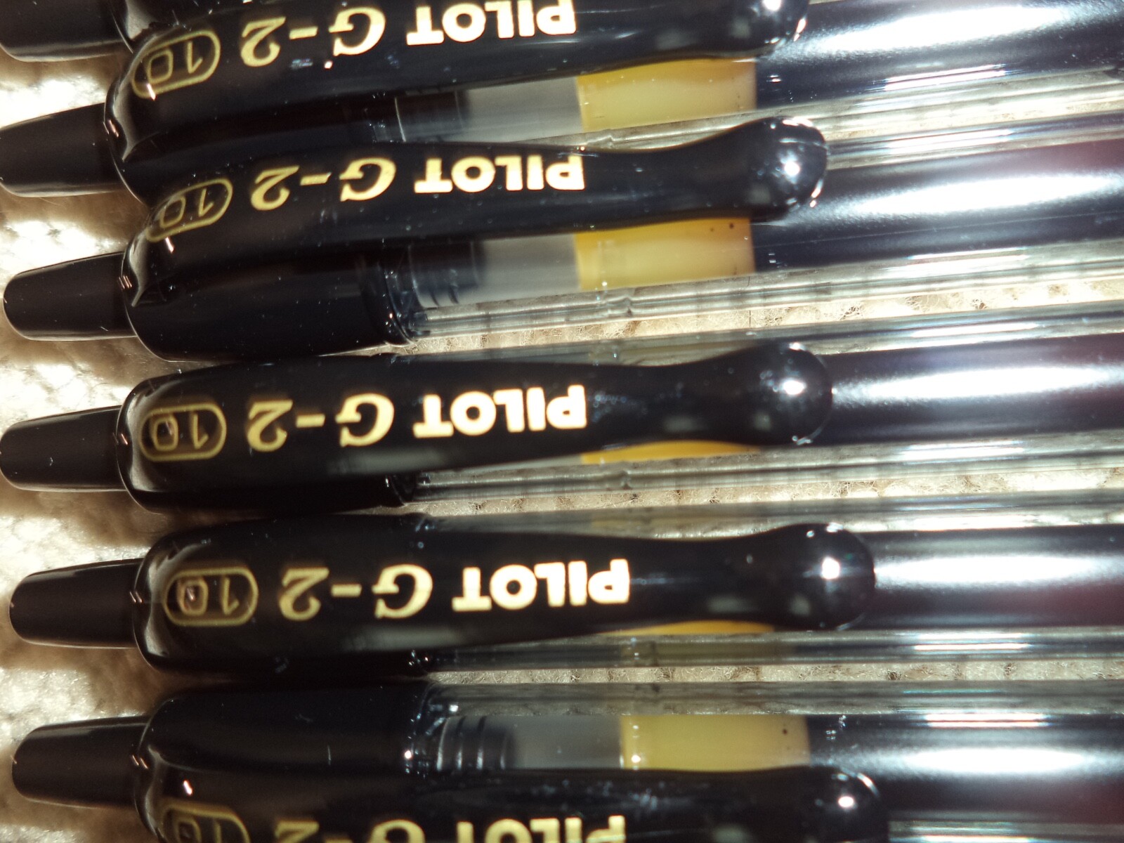 12 Pilot G-2 Retractable Gel ROLLER Pens Fine Point 0.7mm BLACK 31136 31020 10%