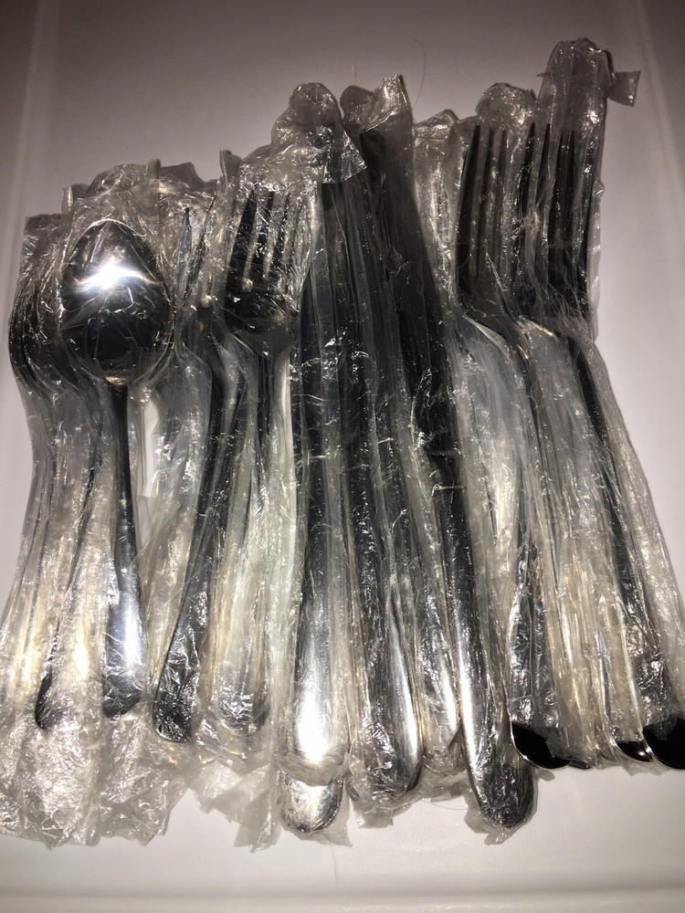 Wallace Silver 32 pc Flatware 18-10 Set Ridgfield / Ridgefield? Pattern NEW