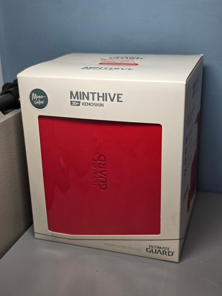 Minthive XenoSkin 30+ Graded Card Case Deck Box -Red -New