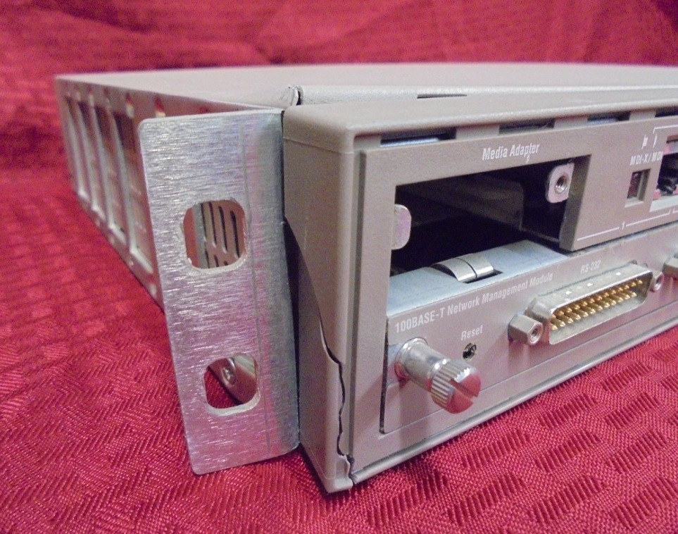 BAY NETWORKS BAYSTACK 100BASE-T HUB, NETWORK MANAGEMENT MODULE, 100-240 VAC IN