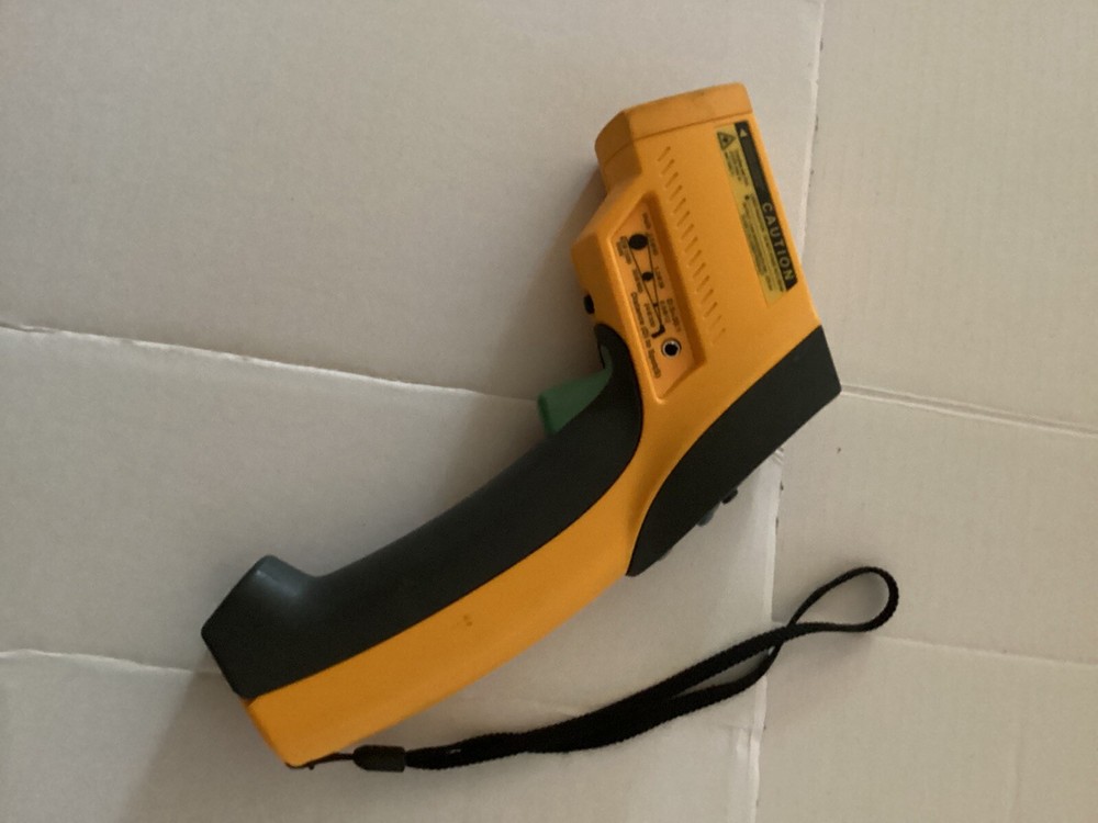 FLUKE 66 IR THERMOMETER Used