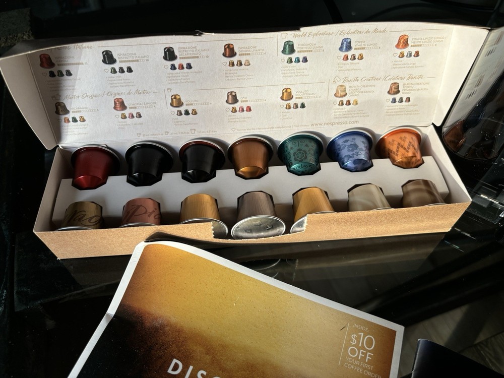 De'Longhi Nespresso Machine With Capsules