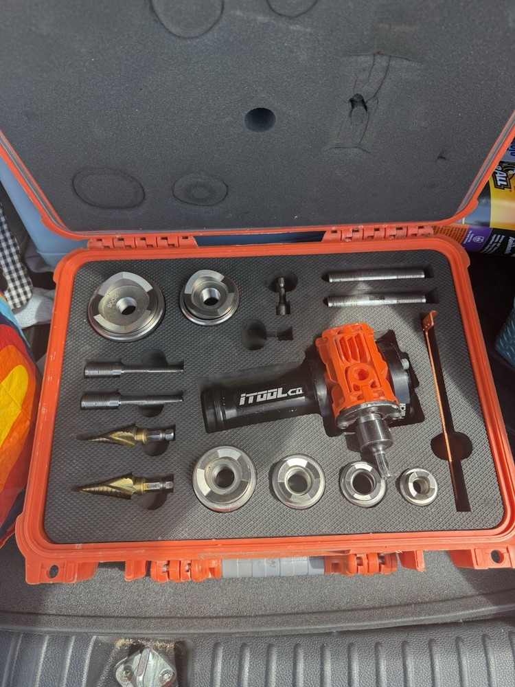 iTOOLco Hydraulic Knockout Punch Set with Dies in Orange Case