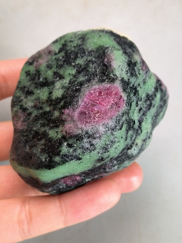 China Natural stone Ruby green handle piece