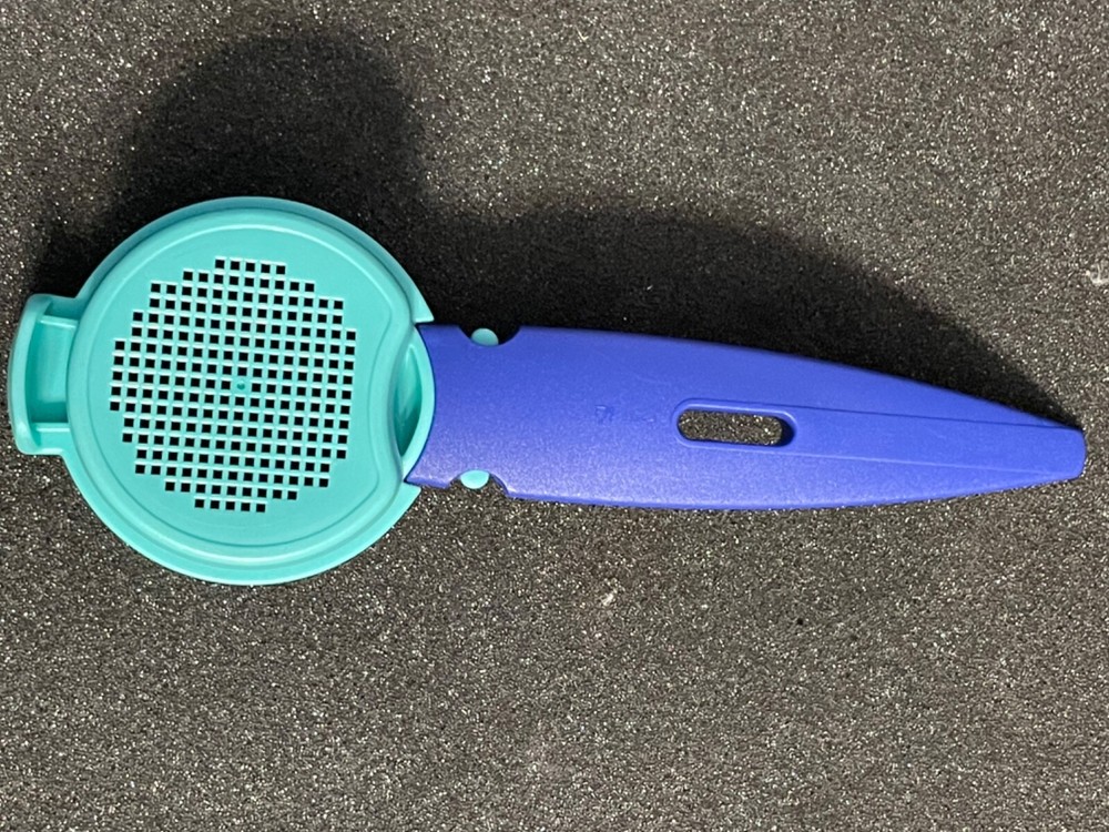 NEW Tupperware MINI STRAINER / SIFTER / COLANDER - BLUE - RARE GADGET