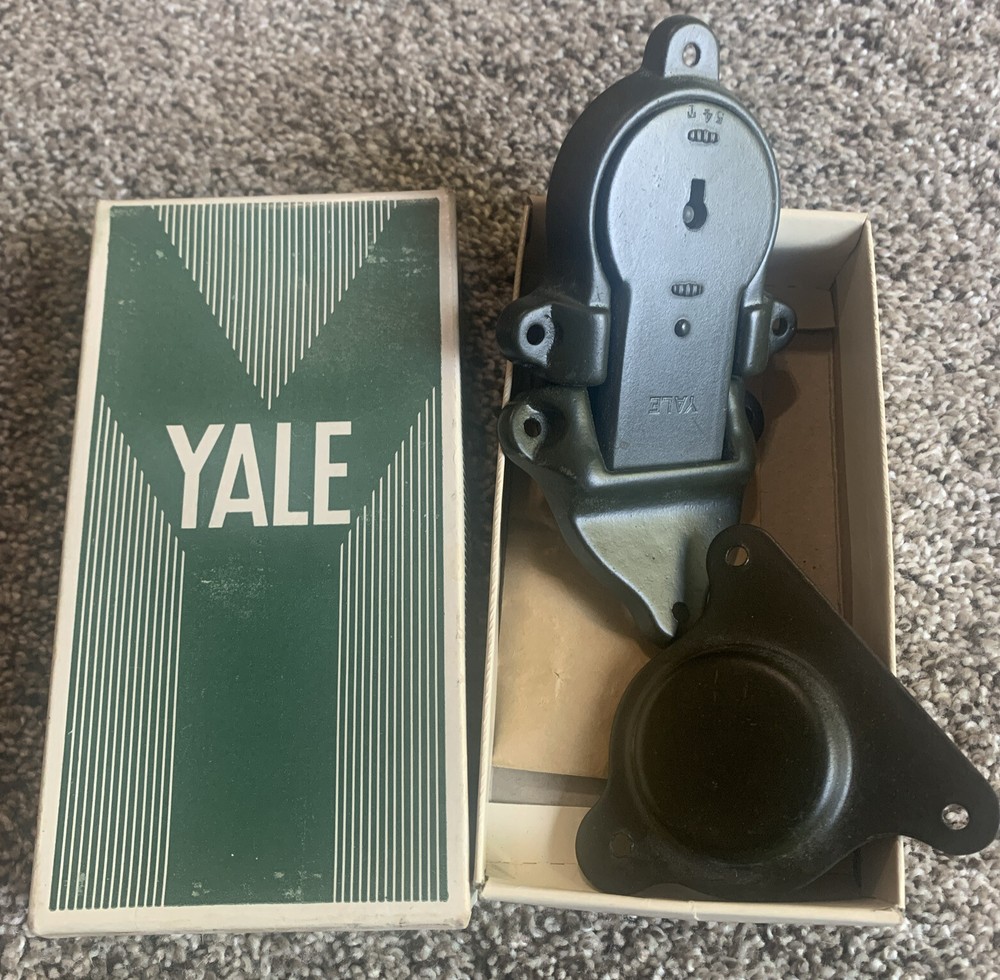 WW2 US Military Footlocker Lock  Yale Lock all Hardware included USGI NOS