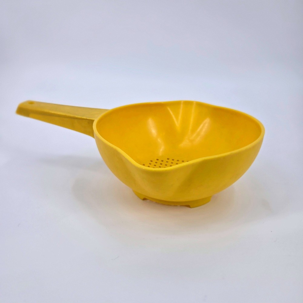 Vintage Tupperware #1200 Yellow 1 Quart Colander Strainer with Handle