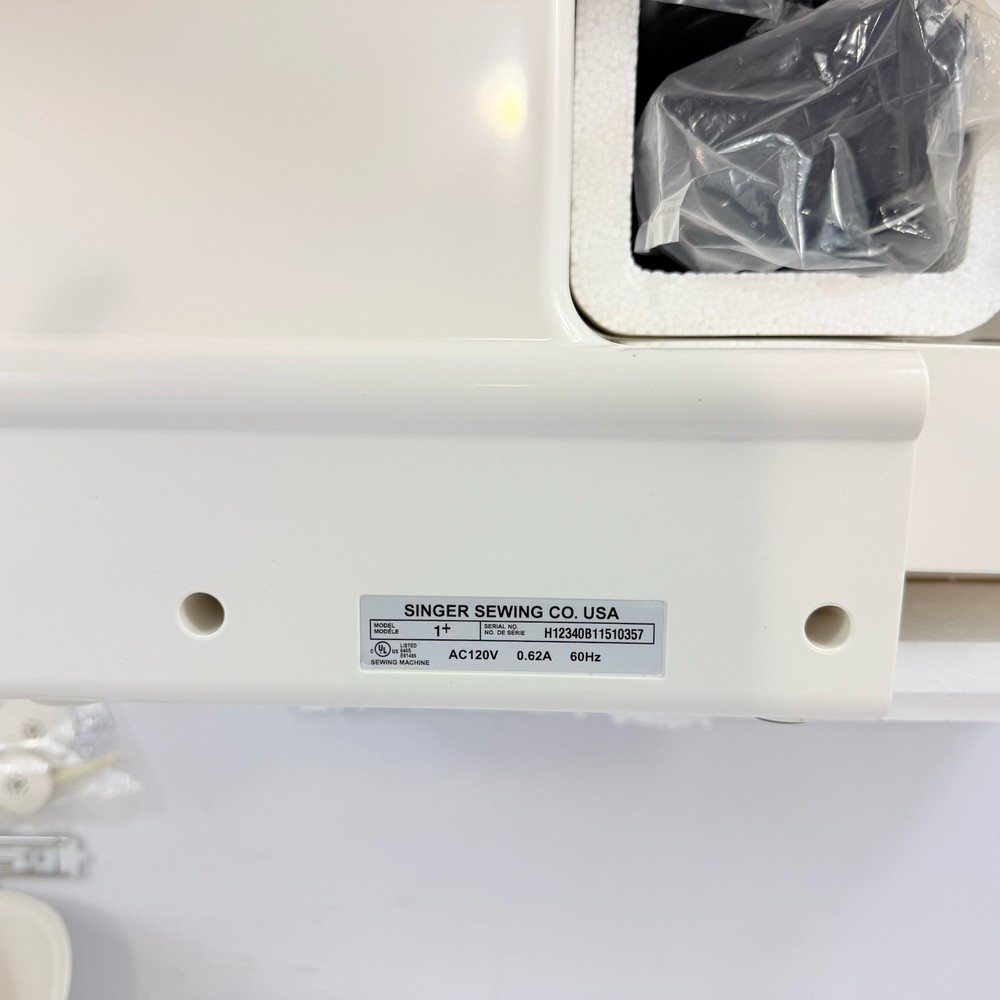 Singer One Plus 1+ Sewing Machine Computerized Brand New Open Box w Extras