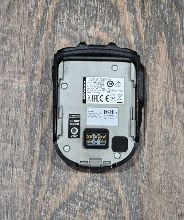 Motorola PMMN4095 Wireless Bluetooth Speaker Mic w/ Charger for APX Radio