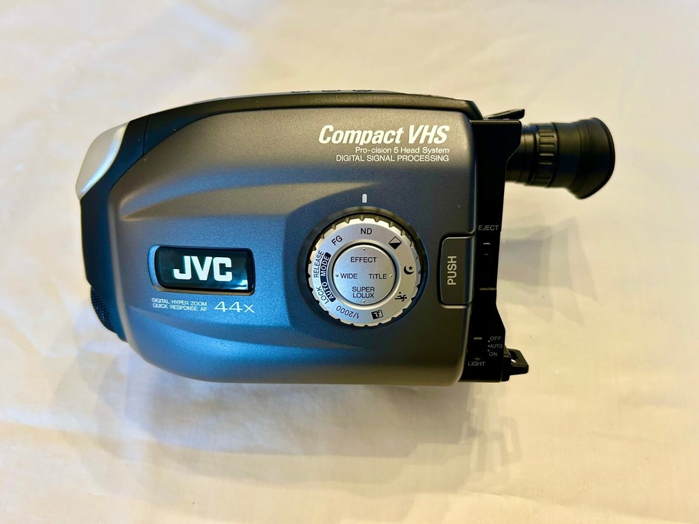JVC Digital Hyper Zoom Quick Response AF 44X Compact VHS W/Case - Free Shipping