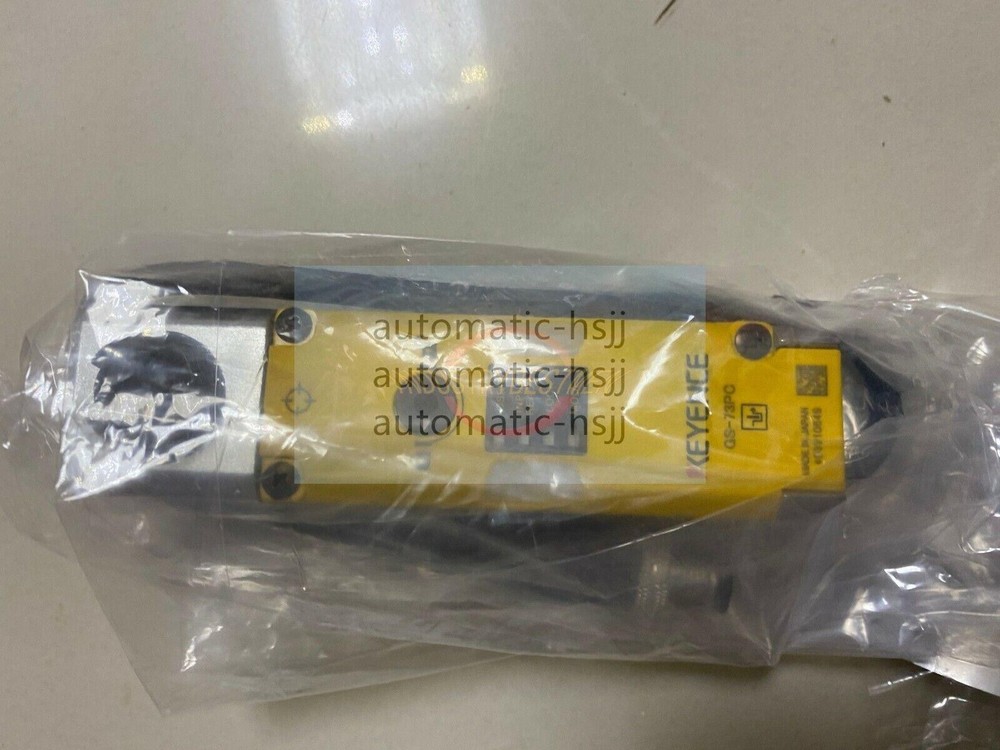 ONE NEW KEYENCE GS-73PC