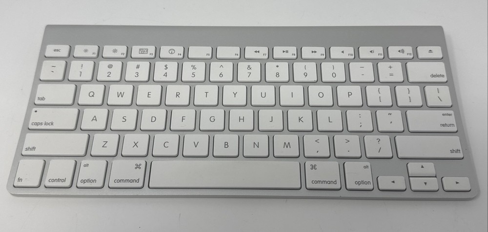 Genuine Apple A1314 Bluetooth Wireless Magic Keyboard Bluetooth TESTED WORKING!