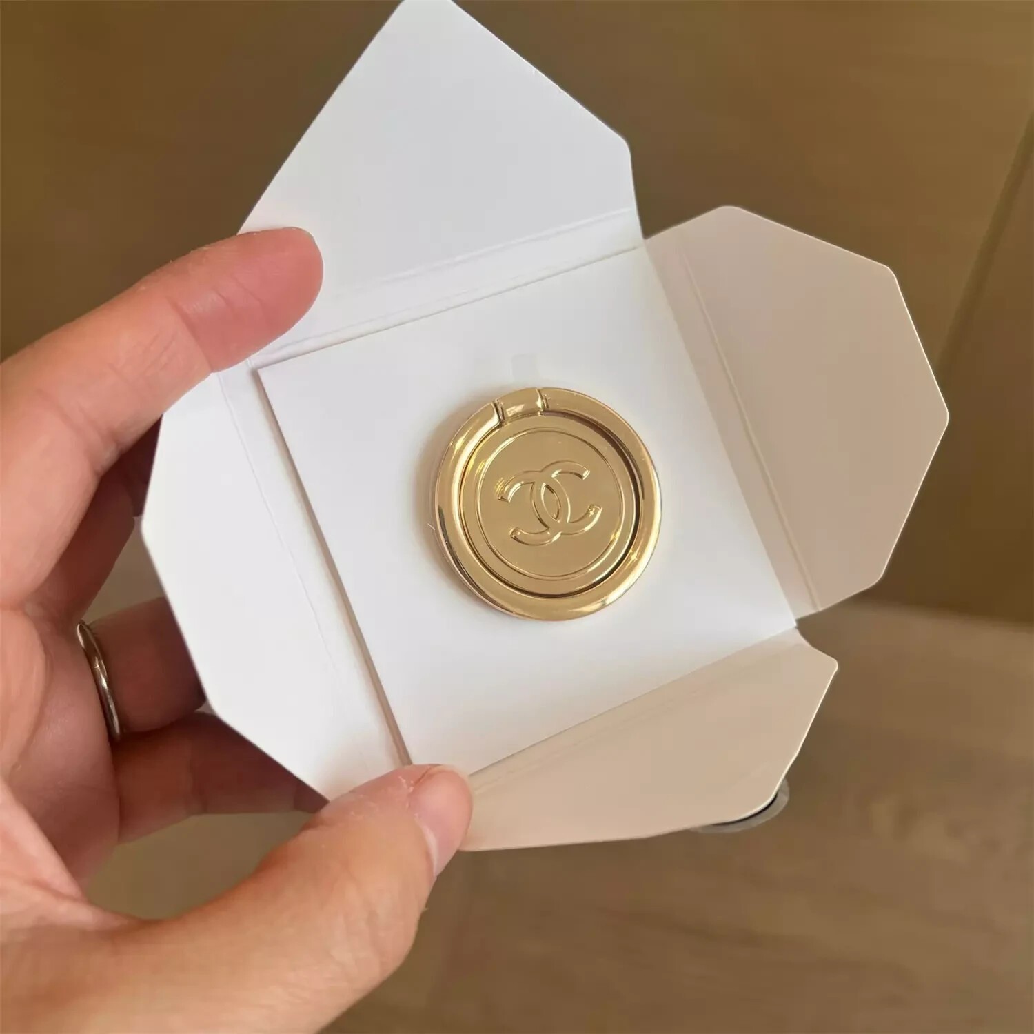 CHANEL Beauty Beaute Gold Phone Finger Ring Holder VIP Gift Accessory