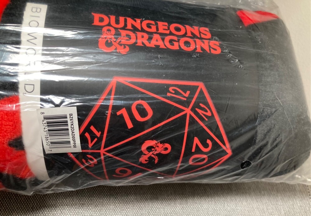 Dungeons & Dragons D20 Throw Blanket (BRAND NEW)