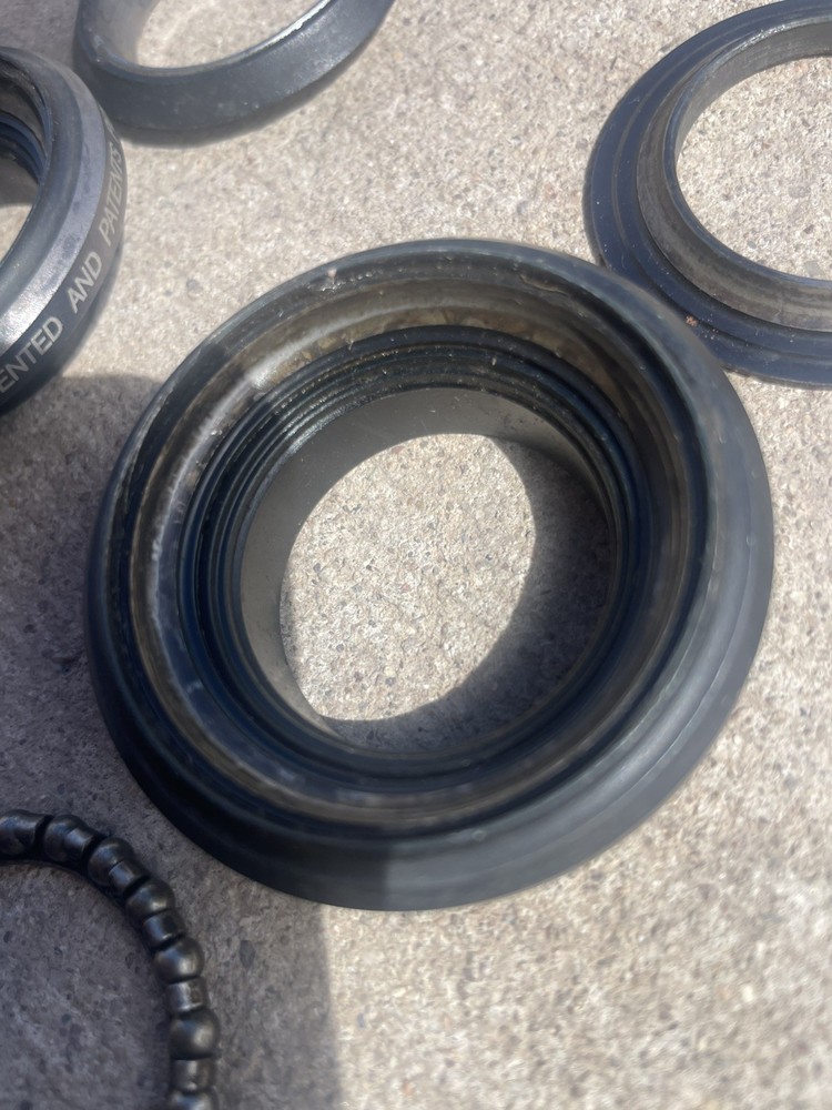 WTB grease guard 1 1/8" threadless headset in black lightly used