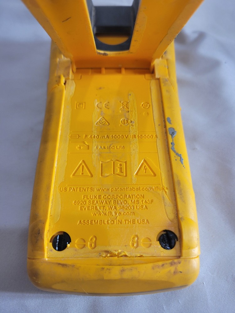 Fluke 789 ProcessMeter Process Calibrator with Test Leads and Carry Case