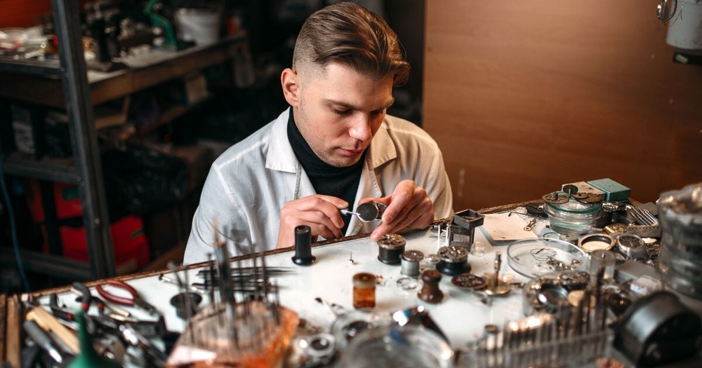 Cuckoo Clock Genuine Brown Maple Leaf Pendulum Black Forest 7"x 3"