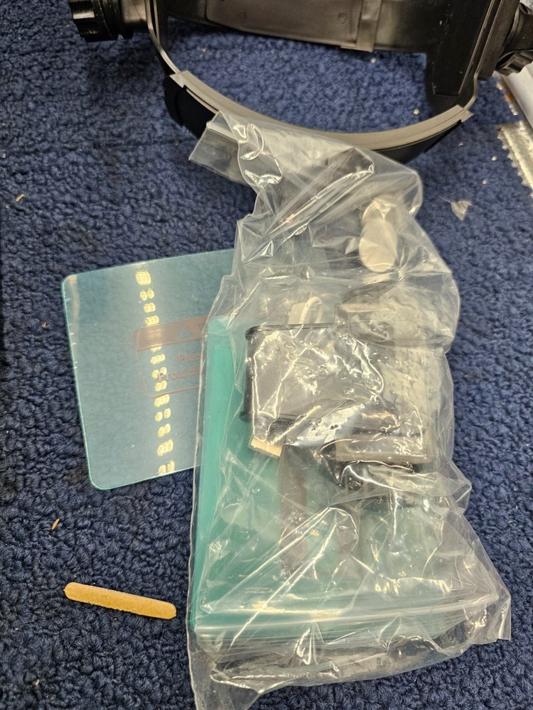 Auto Darkening Welding Helmet Assembly Simple and Compact
