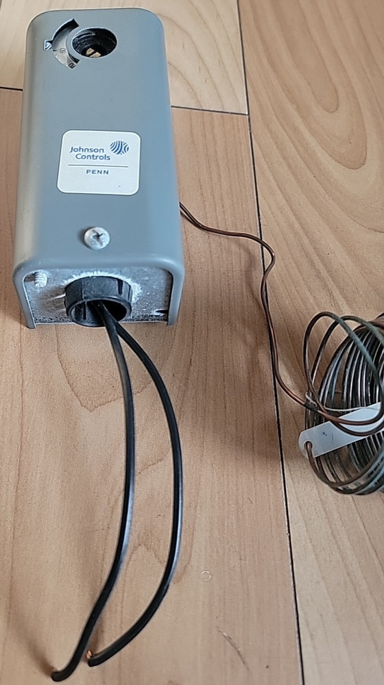 Johnson Controls A19ACA-20 TRANE Penn Temperature Control Thermostat - READ