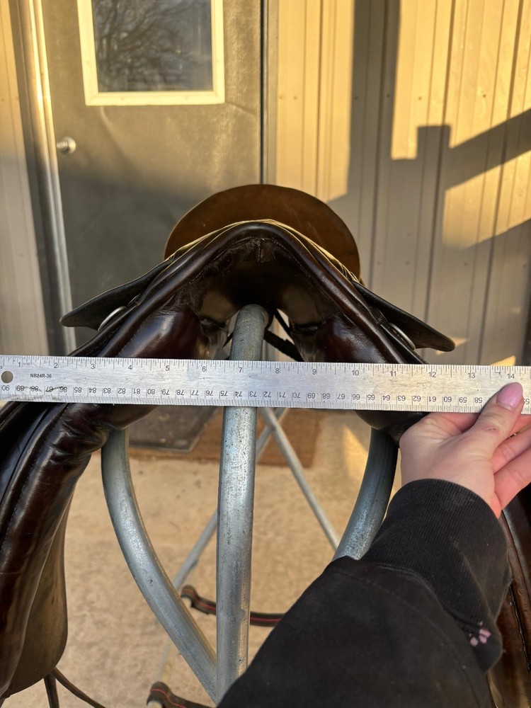 County COMPETITOR Dressage Saddle 17"