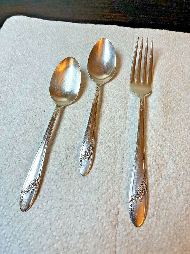 Queen Bess 2 Oneida Community Silverplate 2 Spoons, 1 Fork Lot, VIntage Flatware