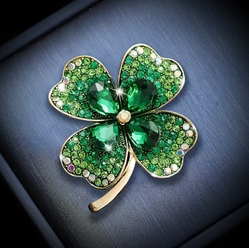 GREEN CRYSTAL SHAMROCK 4 LEAF CLOVER LUCKY IRISH BROOCH PIN~ST PATRICKS DAY GIFT