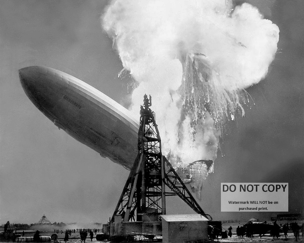 THE HINDENBURG CATCHES FIRE AT LAKEHURST NAVAL AIR STATION - 8X10 PHOTO (BT-619)