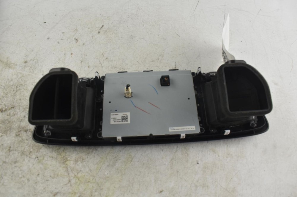 2018 Chrysler Pacifica Used Touch Screen Display ID 68316174, Reprogram Required