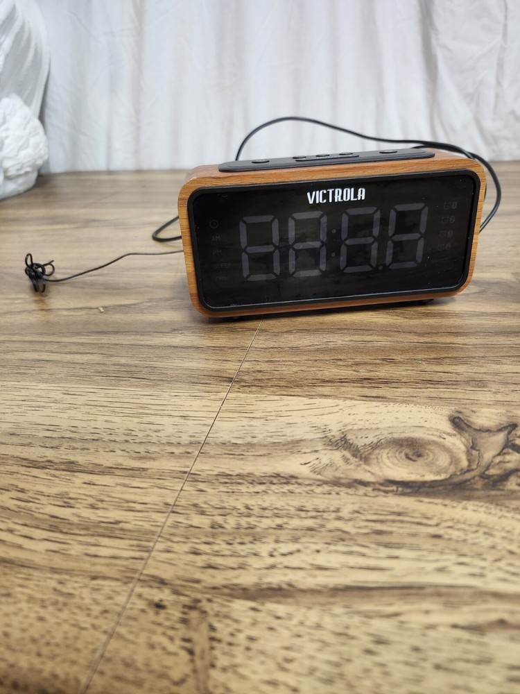 Victrola Vc-250 Bedside Clock Radio