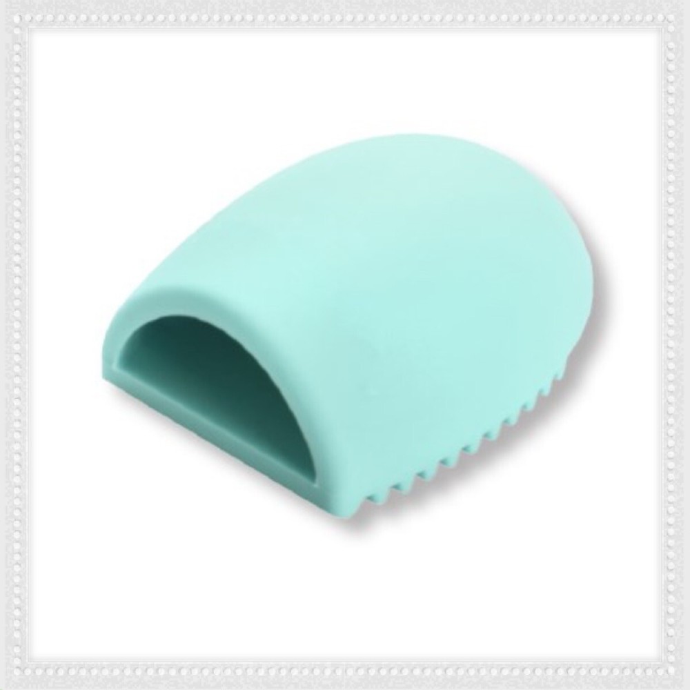 New In Package Makeup Brush Cleaner Egg ~ Fast Ship