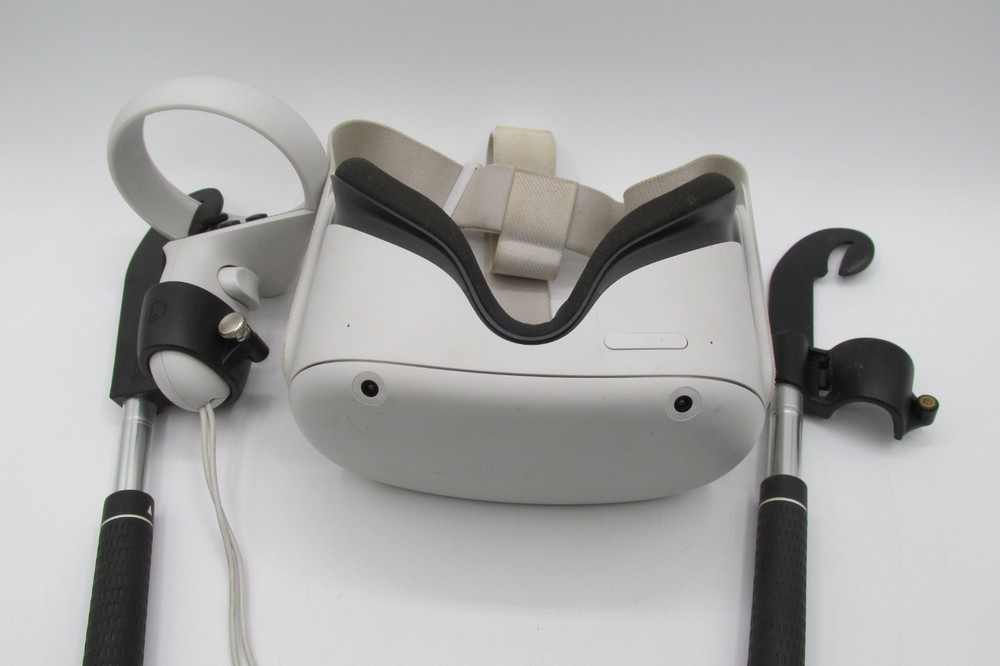 META OCULUS QUEST 1 HEADSET W/1 CONTROLLER WHITE & 2 STICKS!