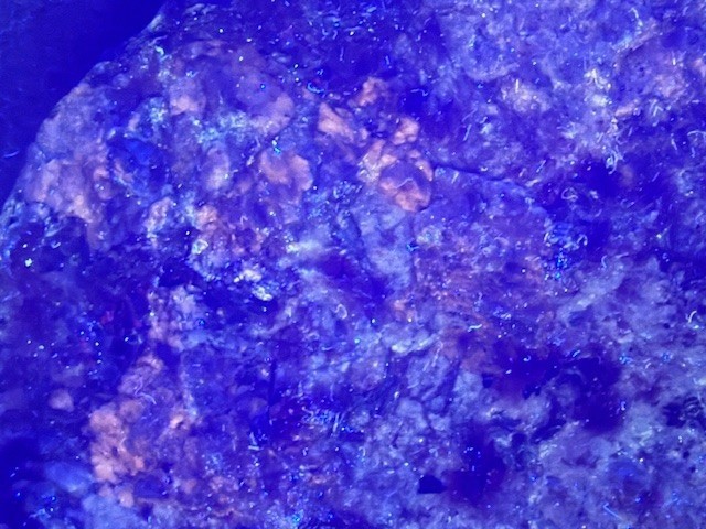 MULTICOLOR COOL FRANKLIN ASSEMBLAGE: FLUOROAPATITE & CHLOROPHANE, FRANKLIN, N.J.