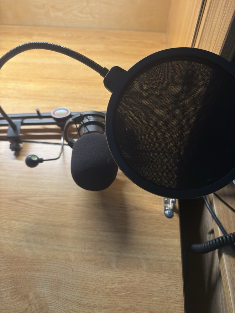 USB Microphone Kit Black Freestanding Adjustable Stand Pop Filter Mounting Plate