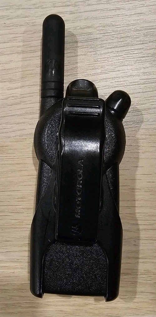 Motorola CLS1410 4 Channel UHF Two-Way Radio with Belt Clip.