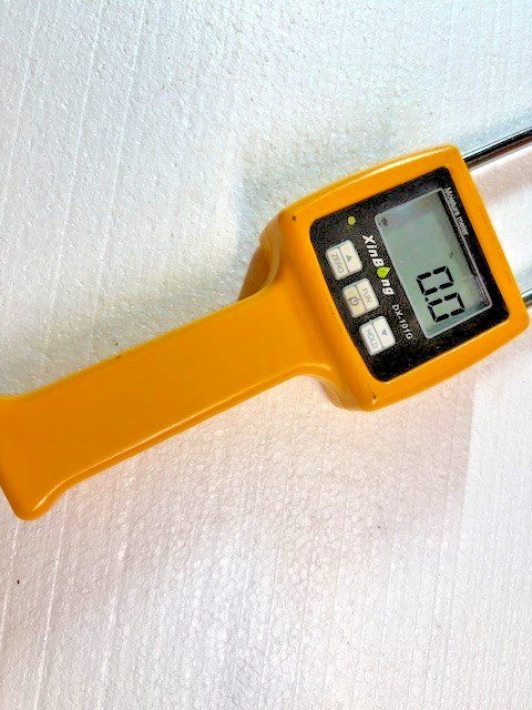 Hay Moisture Tester XinBing model DX101G.