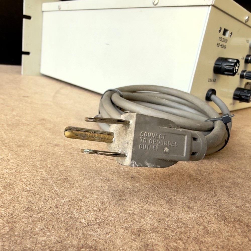 Lake Shore Cryotronics CSC400 Vintage Cryogenic Capacitance Controller Powers On