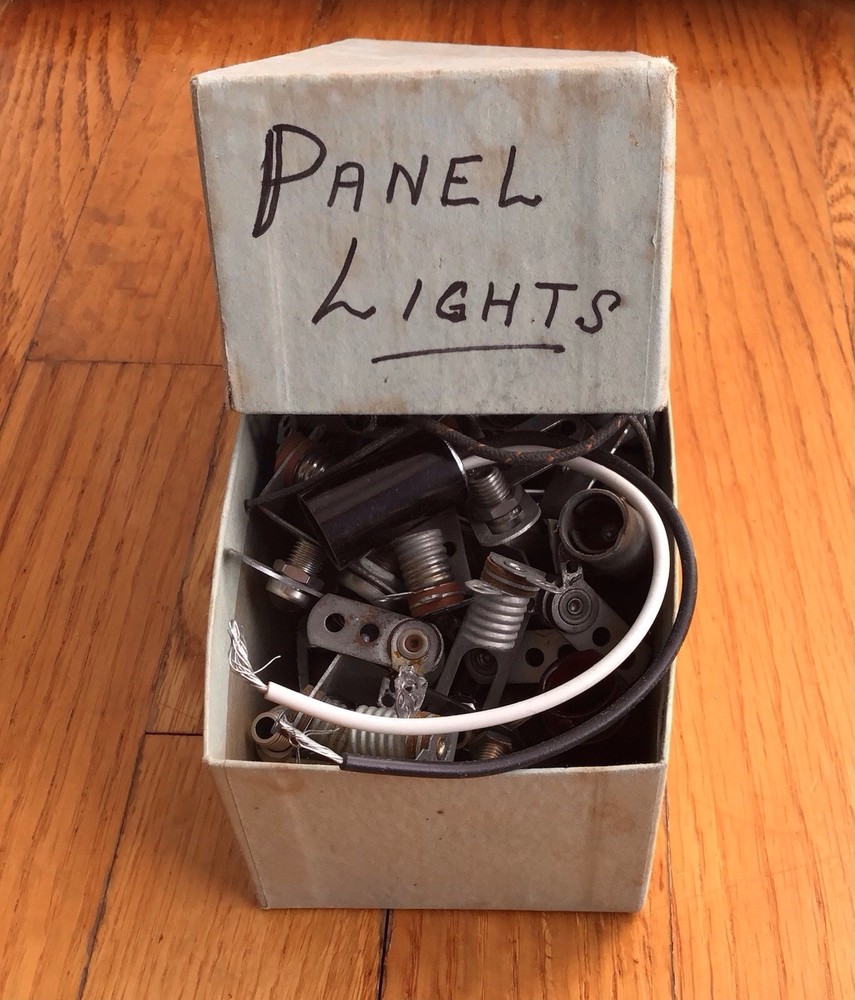 PANEL LIGHTS TRAIN LAYOUT ACCESSORIES USED SOME BRACKETED, SOME LOOSE, SOCKETS