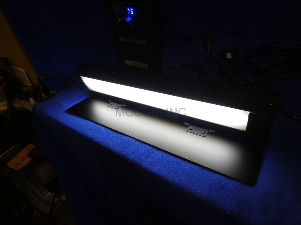 FloLight Bladelight 18 LED Light Qty 2 w/ dimmers READ AD