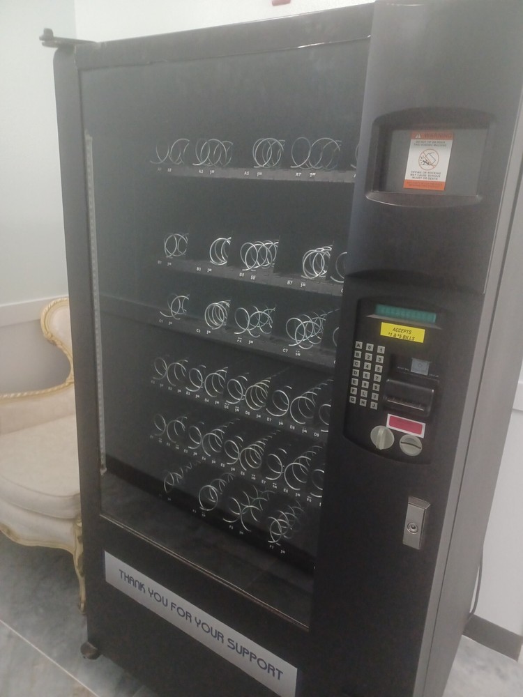 Automatic Products 7600 Snack Vending Machine