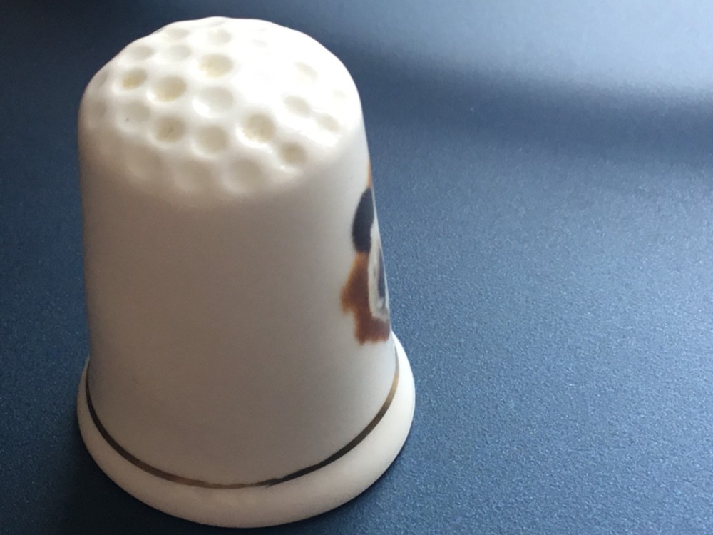 Panda thimble - Slightly chipped, hence the price Panda thimble - D
