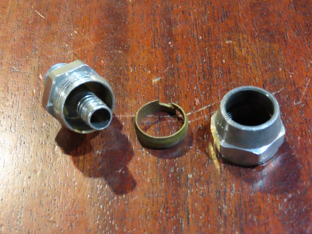 Binks 9/32 ID Hose Connection, Spray Paint Fitting