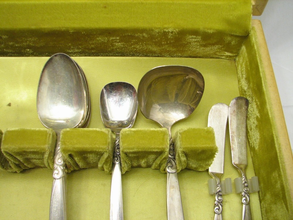 South Seas Silverplate Dinner Set & Chest Oneida Community Flatware 53 pc Lot