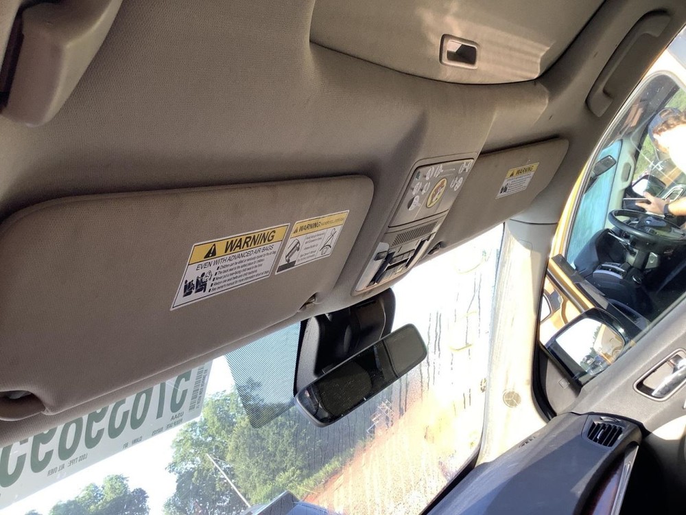 MDX 2017 Glove Box 4694809