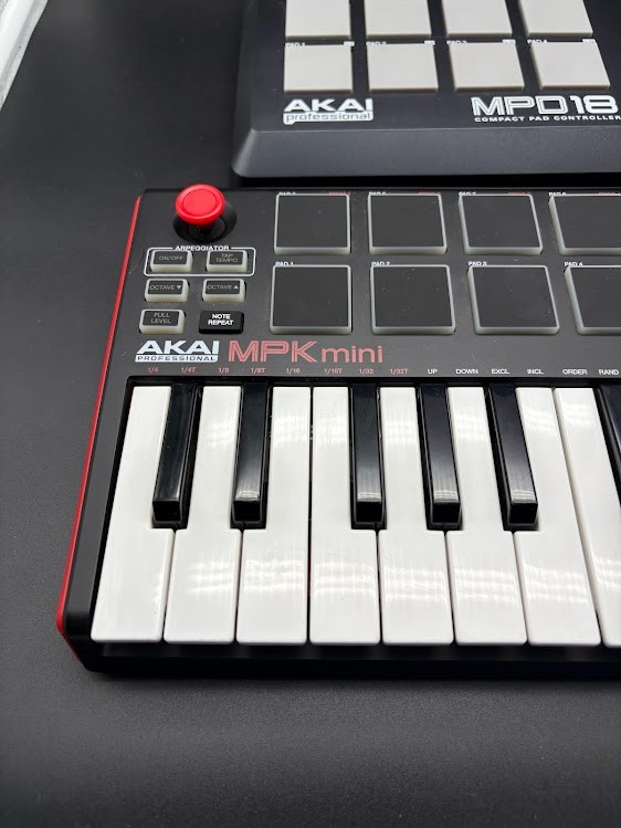 Akai Professional MPK Mini MK3 & MPD18 Keyboard Controller - No cords