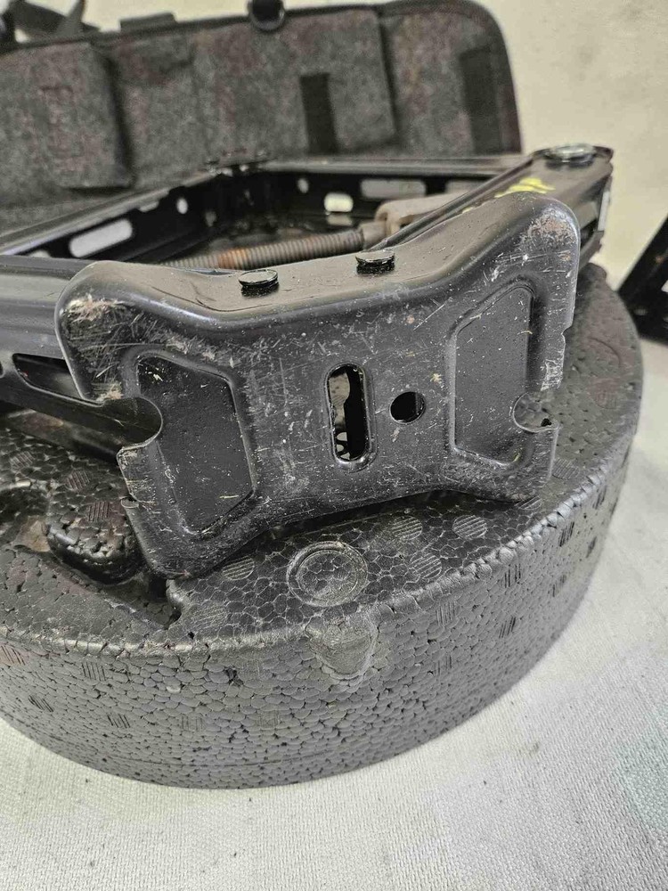 2012-17 Buick Verano emergency jack with tools