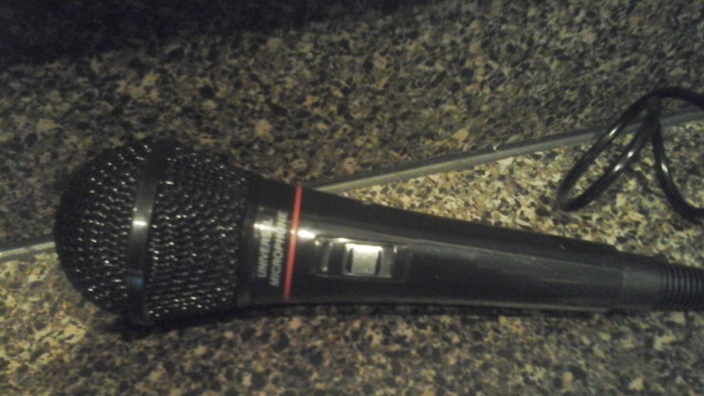 Handheld Wired Universal Microphone Audio Karaoke Singing